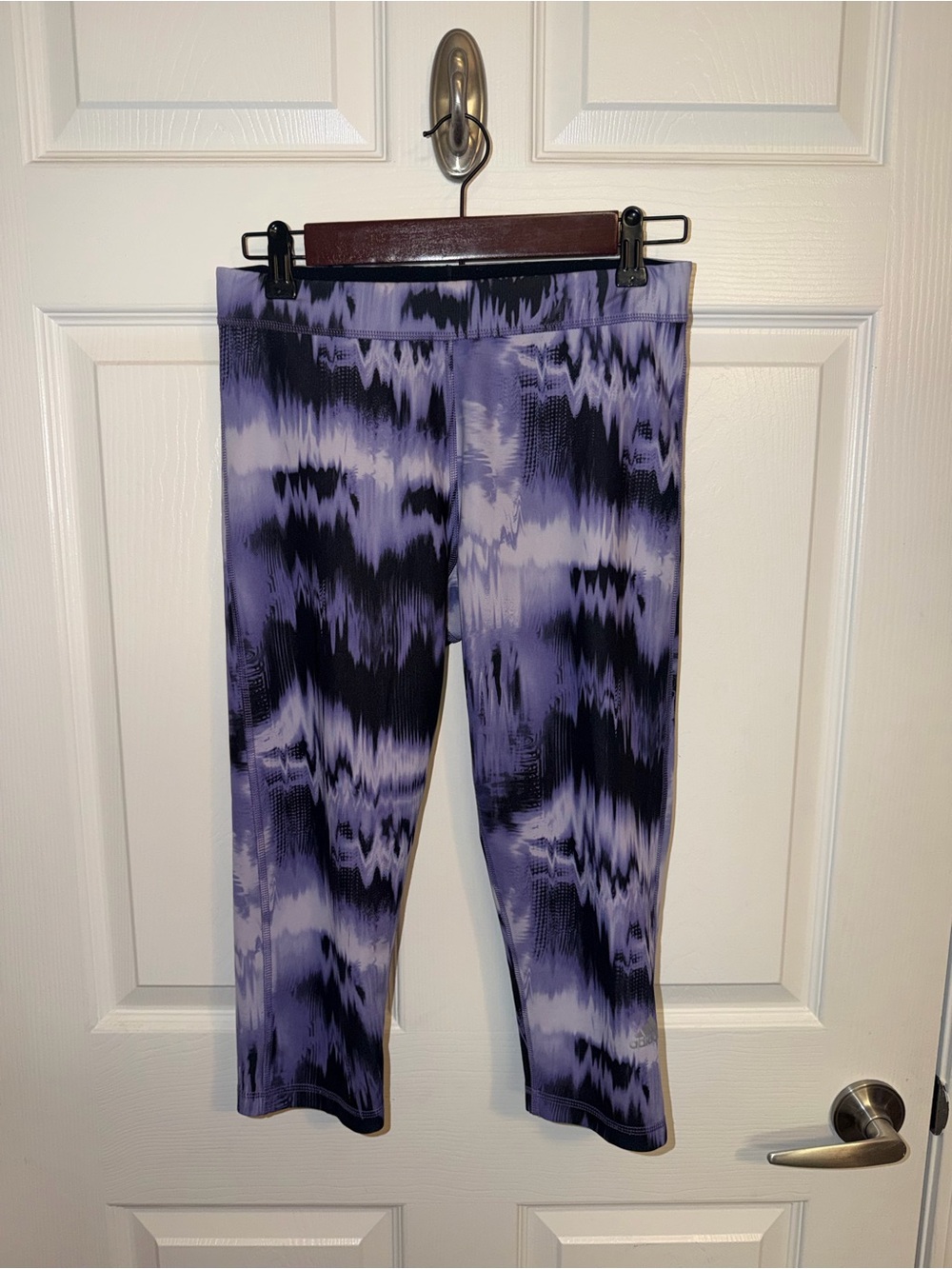 Women's Purple Black Tie-Dye Active Capris | Medium 💜🩶🤍